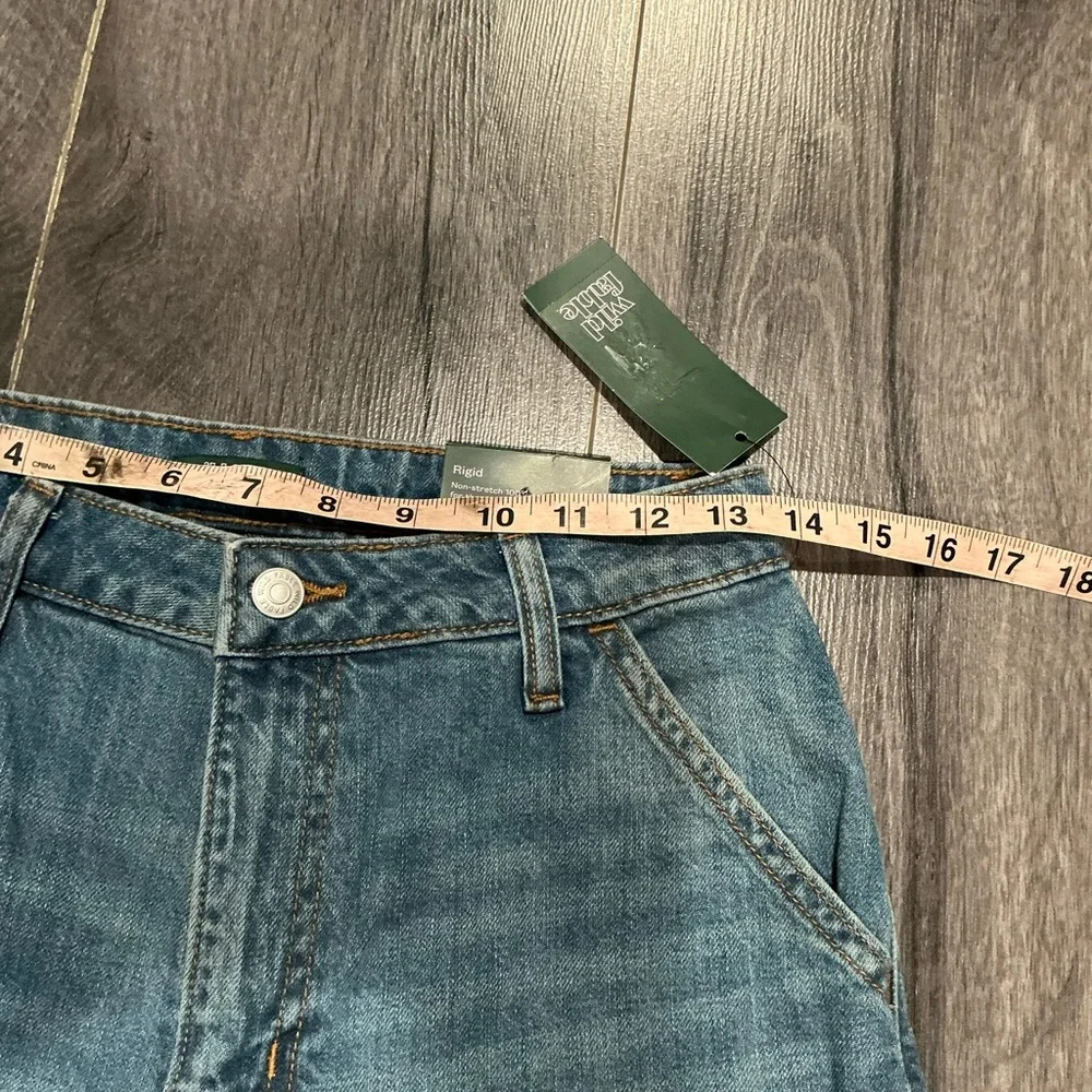Women’s Low Rise Baggy Denim Skate Shorts Light Wash. 00